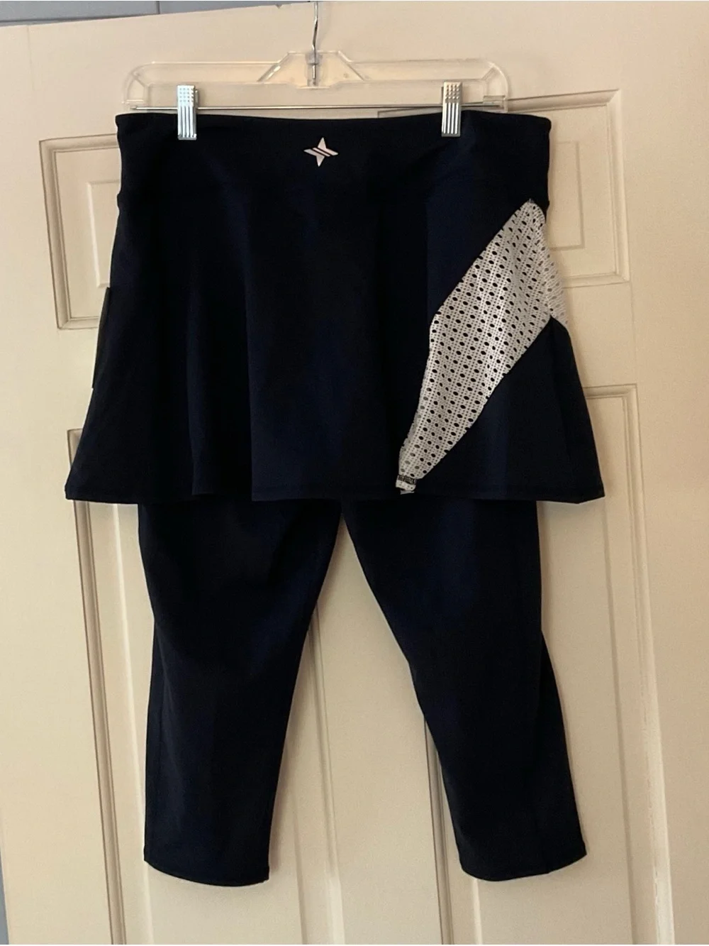 Tuckernuck Skirted Capri Pant Navy Blue XL NWT Tnuck Sport Active Athleisure